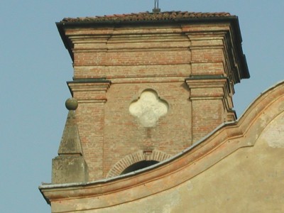 Chiesa parrocchiale con particolare del campanile e del fastigio seicentesco