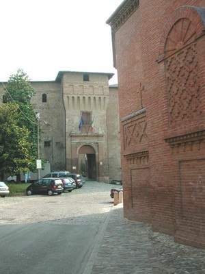 Piazzale e Torrione della Rocca dei Boiardo - small